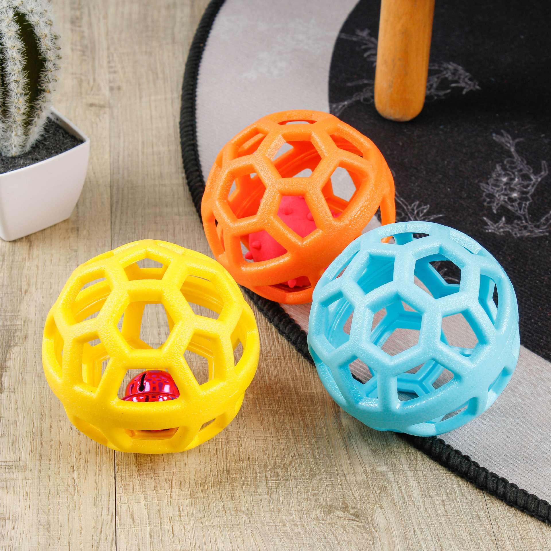 犬 おもちゃ ボール | 多面体ホロウボール ペット用トイ